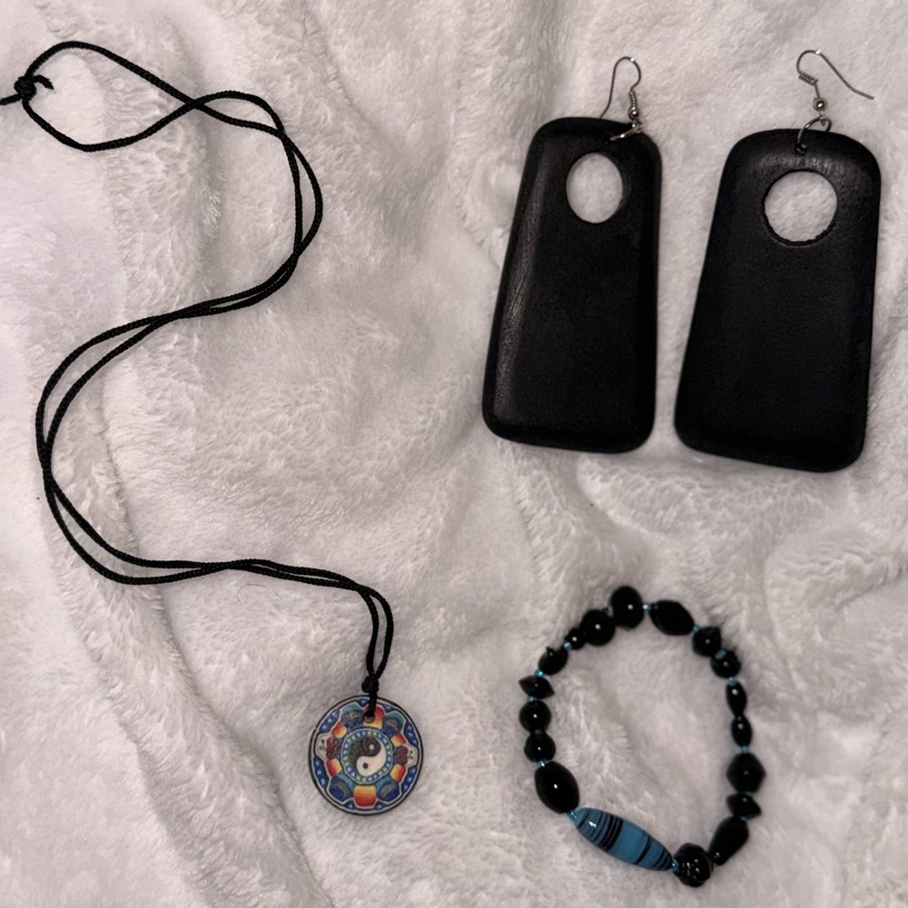 Black Geometric Earrings and Necklace Set